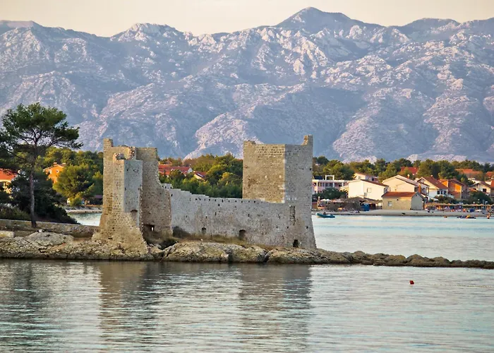 6 Апартаменты *